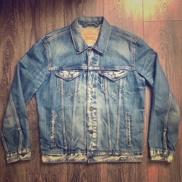 Levi's Other - Levis trucker jacket stone washed size Large